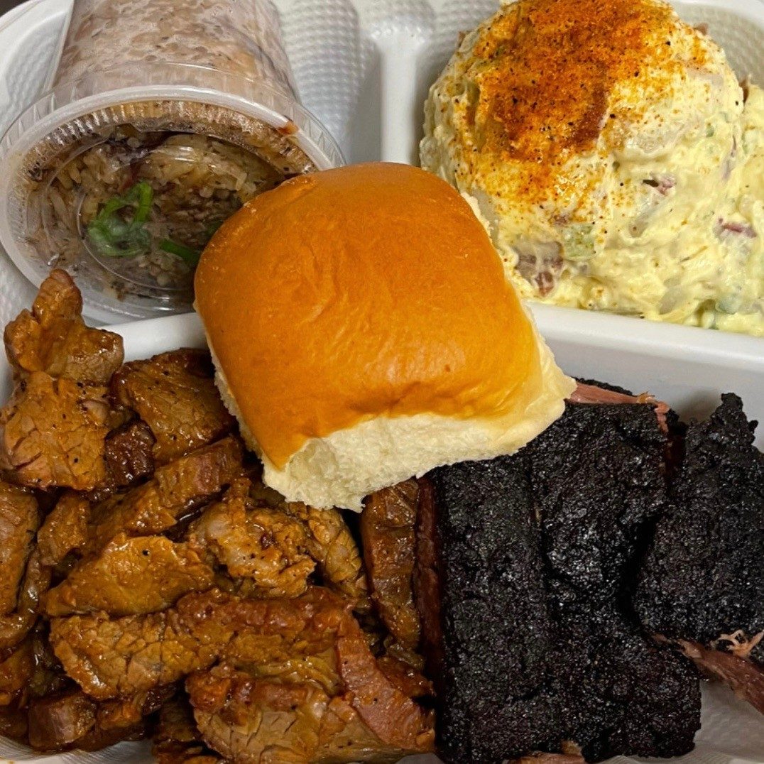 COMBO 6 - BRISKET w/ TRI-TIP + TWO SIDES..